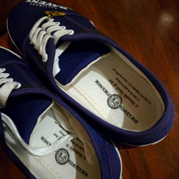 NFL-licensed Baltimore Ravens Canvas Sneakers, size 8 - Picture 3 of 6